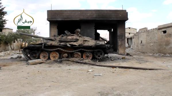 Uništeni režimski tenk u selu Zijara u Sehlu Gabu