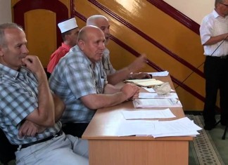 Hodža Selvedin Beganović u akciji šamaranja neistomišljenika