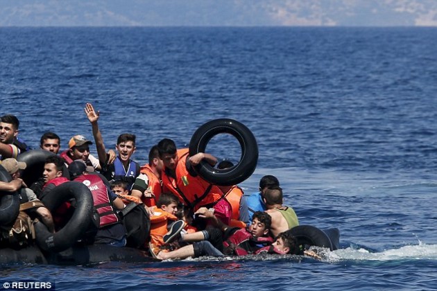 Spa&scaron;avanje sirijskih izbjeglica u blizini obale Lesbosa, Grčka