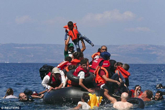 Spa&scaron;avanje sirijskih izbjeglica u blizini obale Lesbosa, Grčka