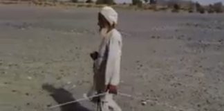 SubhanAllah! Pogledajte kako ovaj slijepi starac ide u džamiju na namaz