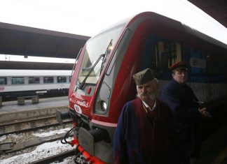 Niko ne sme da vas bije! Srpski voz za Kosovo
