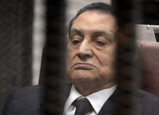 Kadija te tuži, kadija te sudi: Mubarak oslobođen optužbi za ubistvo 900 demonstranata
