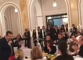 Dačićeva politika – nastavak rata pjesmom i drugim sredstvima Ivica Dačić pjeva gostima