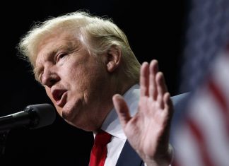 Trump će u Bijeloj kući osnovati Ured za zaštitu kršćana Donald Trump