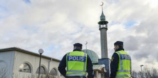 Da li je dozvoljeno raditi kao policajac? Džamija u Švedskoj