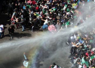 Milion Alžiraca na demonstracijama protiv predsjednika Protesti u Alžiru