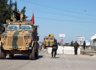 Idlib: U napadu sirijskih režimskih snaga jedan turski vojnik ubijen, trojica ranjena, Turska žestoko uzvratila Tursko vojno vozilo u deeskalacionoj zoni u Idlibu