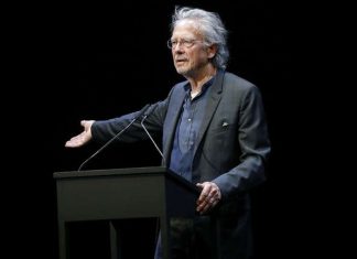Dobitnik Nobelove nagrade negator genocida i islamofob Austrijski nacista Peter Handke