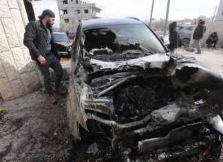 Jevrejski terorizam: Jevrejski naseljenici palili palestinska vozila i stabla maslina Jevrejski doseljenici uništili imovinu Palestinaca