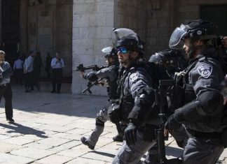 Izraelska policija upala u kompleks Al-Aksa u Istočnom Jerusalemu Izraelska policija u Al-Aksi