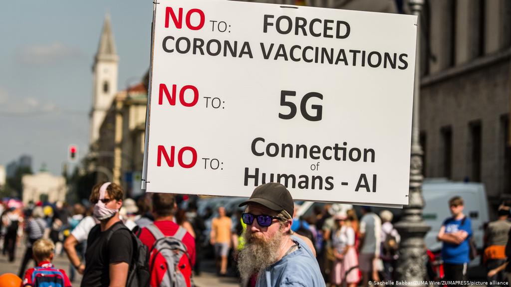 Detalj sa anticovid demonstracija u Njemačkoj