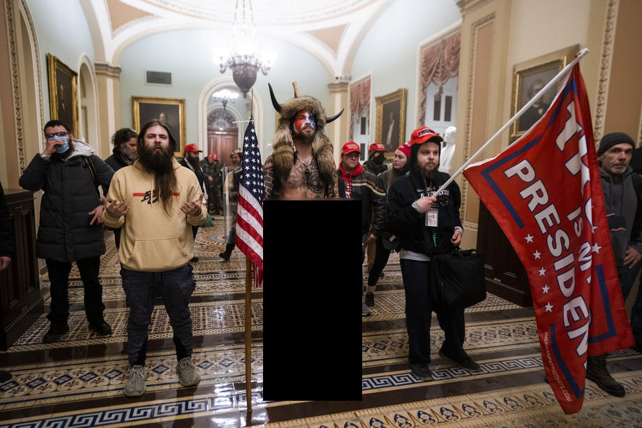 Pobornici QAnona na Capitol Hillu u akciju očuvanja Trumpa na vlasti
