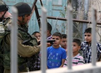 Video: Izraelski vojnici priveli palestinsku djecu Palestinska djeca