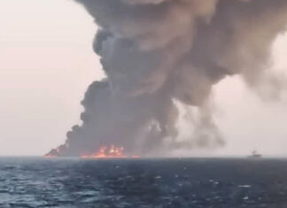 Najveći brod iranske ratne mornarice potonuo nakon požara Iranian navy ship Kharg sank