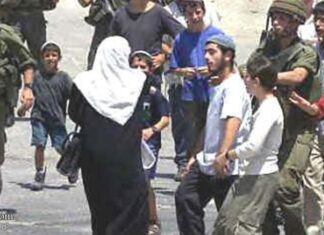 UN-ova komesarka Bachelet: Stanje ljudskih prava u Palestini katastrofalno Židovski doseljenici zlostavljaju palestinsku muslimanku na ulici