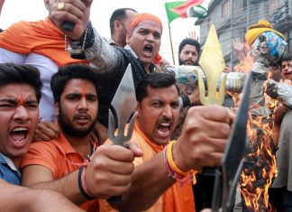 Stručnjak upozorava na predstojeći ‘genocid’ nad muslimanima u Indiji Hindu mušrici u svom ritualnom ispoljavanju mržnje prema muslimanima