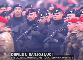 Defile naci-četničkih snaga u Banjoj Luci: Za krst, za krst Defile četnika u Banjoj Luci