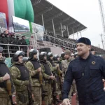 Putinov lovački pas Ramzan Kadirov vrši smotru svoje privatne vojske sa kojom terorizira muslimane Čečenije