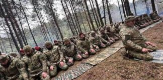 Gurbet tevhida: Klanjaju namaz, a bore se na putu ruskog taguta Banda čečenskih otpadnika kojom za račun Putina komanduje kriminalac Ramzan Kadirov. Ova banda otpadnika se bori na strani Rusije u Ukrajini.
