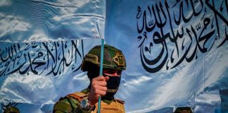 Obaveznost borbe pod jednom zajedničkom komandom Taliban drži zastavu šehadete na vojnoj paradi u Kabulu