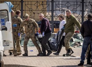 Novi ruski masakr u Ukrajini: U raketnom napadu na željezničku stanicu poginulo 50 ljudi, petoro djece U raketnom napadu na željezničku stanicu u Krematorsku poginulo 50 ljudi, petoro djece