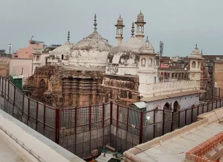 Hindusi žele preurediti 3.000 džamija u Indiji u hramove Hindusi tvrde da je fontana džamije Gyanvapi genitalni organ njihovog boga Šive, kojeg obožavaju (Društvene mreže)