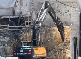 Izraelska iskopavanja u blizini Mesdžidul-Akse U radovima na iskopavanju, ruše se drevne zgrade u četvrti Al-Sharaf (Al Jazeera)